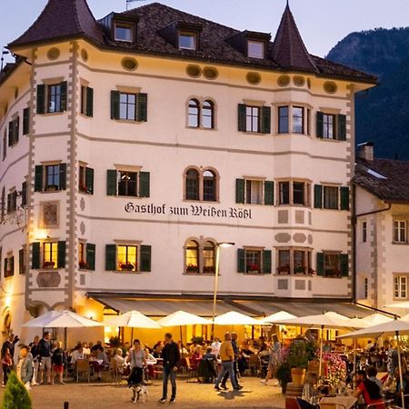 Weisses Roessl Hotel Caldaro Luaran gambar