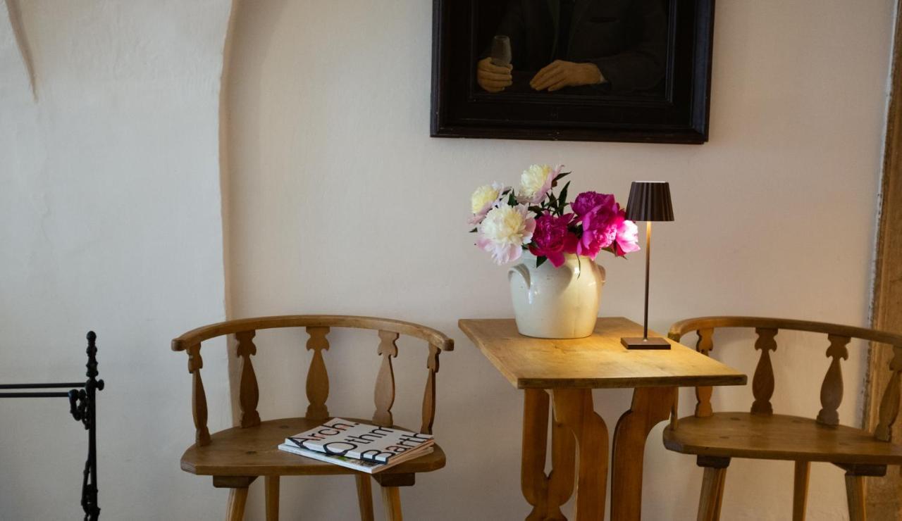 Weisses Roessl Hotel Caldaro Luaran gambar