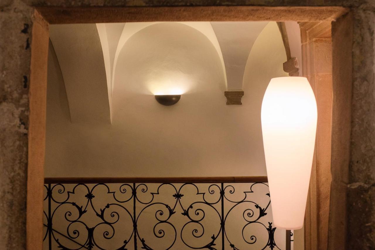 Weisses Roessl Hotel Caldaro Luaran gambar