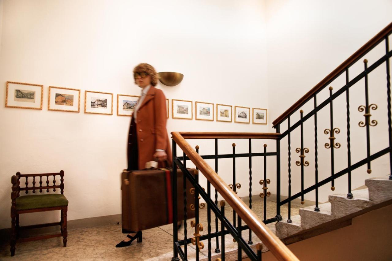 Weisses Roessl Hotel Caldaro Luaran gambar