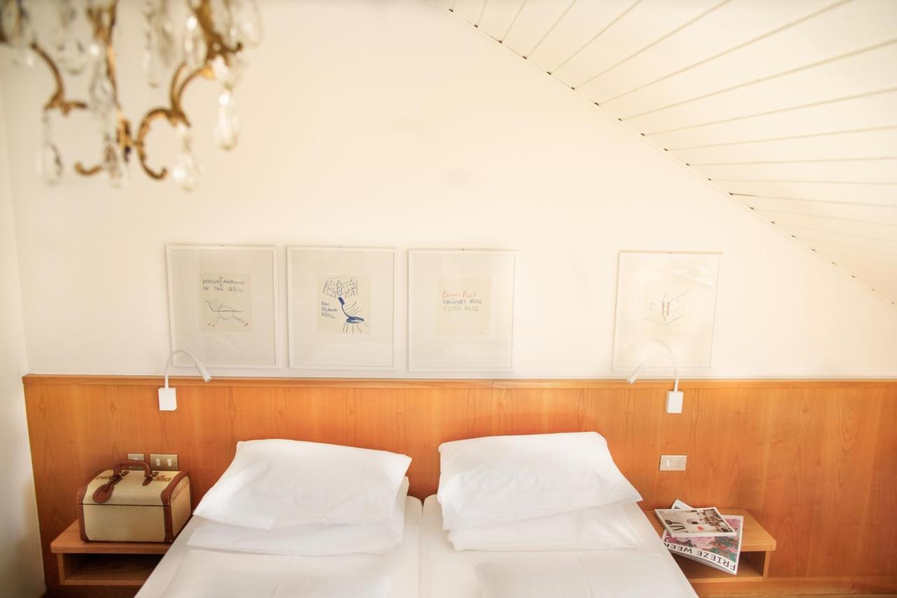 Weisses Roessl Hotel Caldaro Luaran gambar