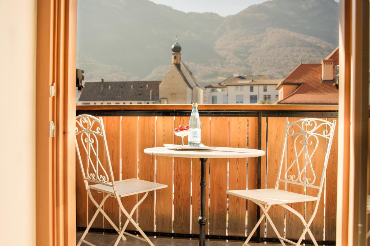 Weisses Roessl Hotel Caldaro Luaran gambar