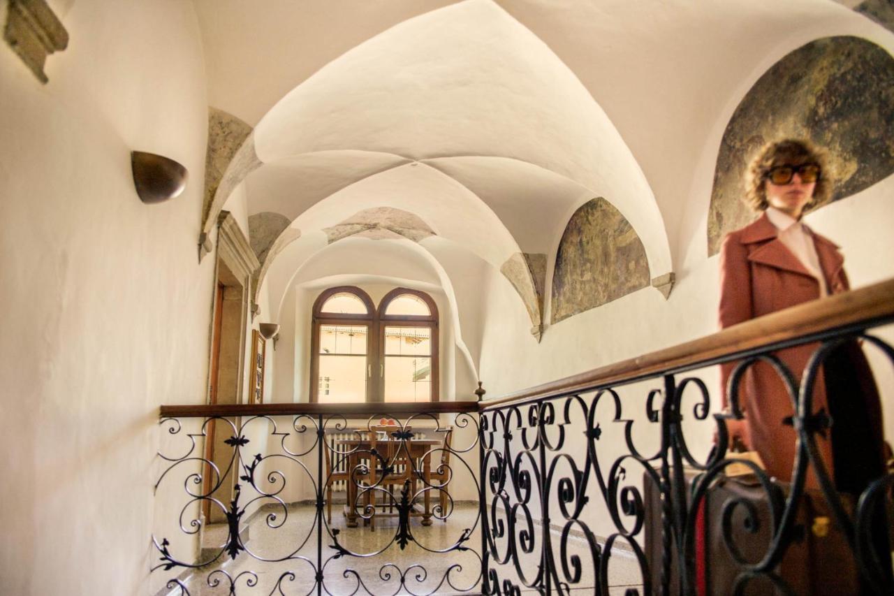 Weisses Roessl Hotel Caldaro Luaran gambar