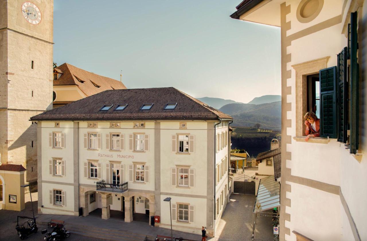Weisses Roessl Hotel Caldaro Luaran gambar
