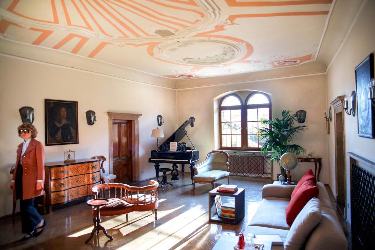 Weisses Roessl Hotel Caldaro Luaran gambar
