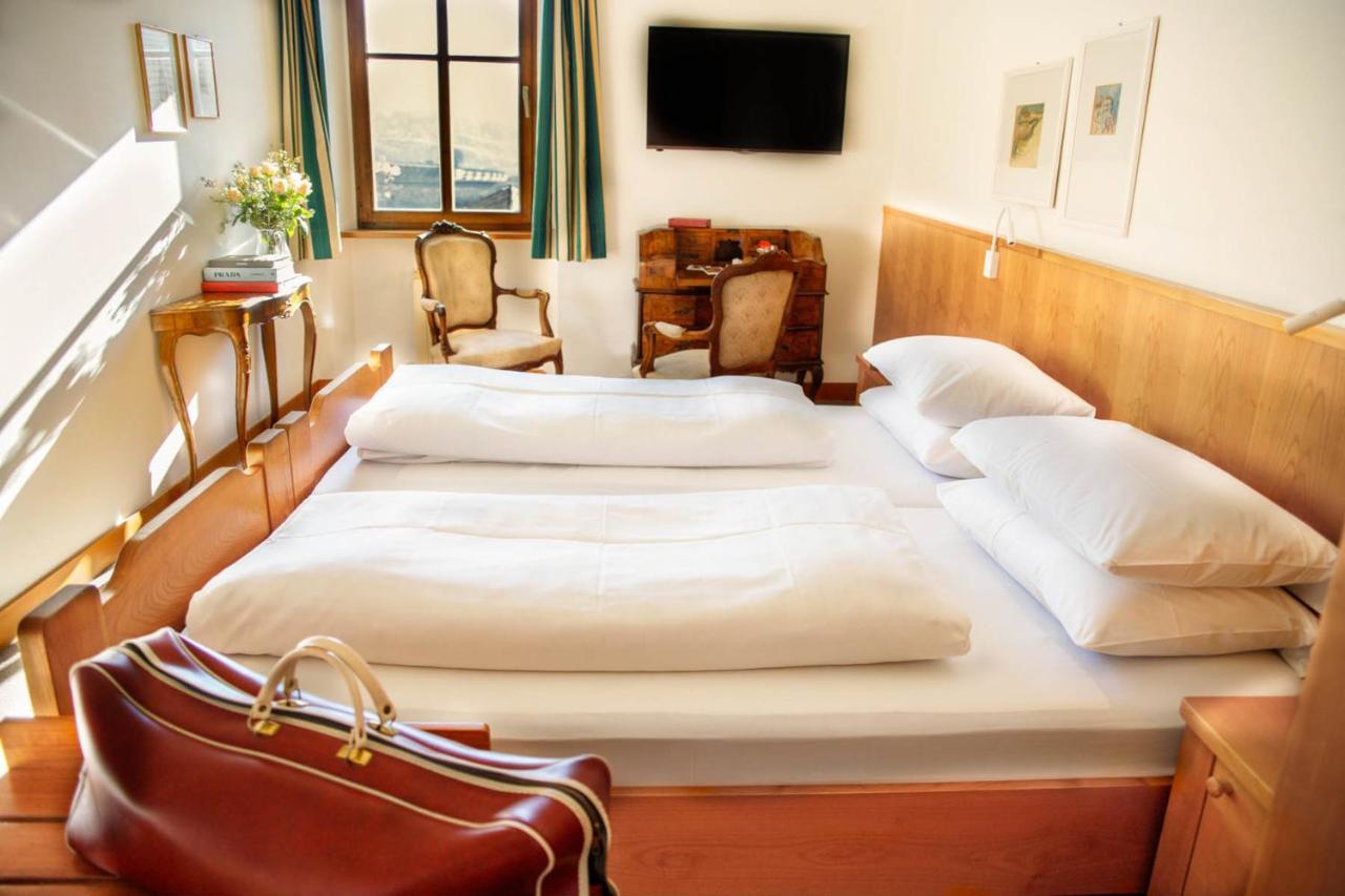 Weisses Roessl Hotel Caldaro Luaran gambar